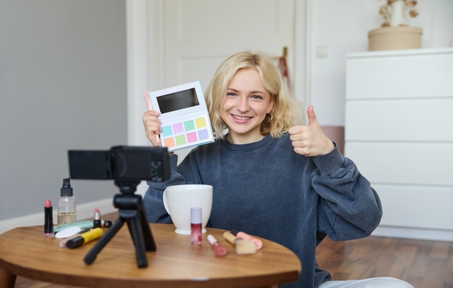 What Drives Influencer Marketing Manager Salary? image