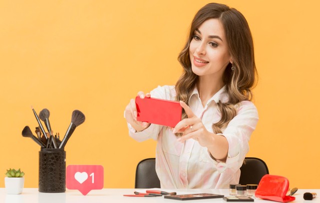 What Drives Influencer Marketing Manager Salary? image