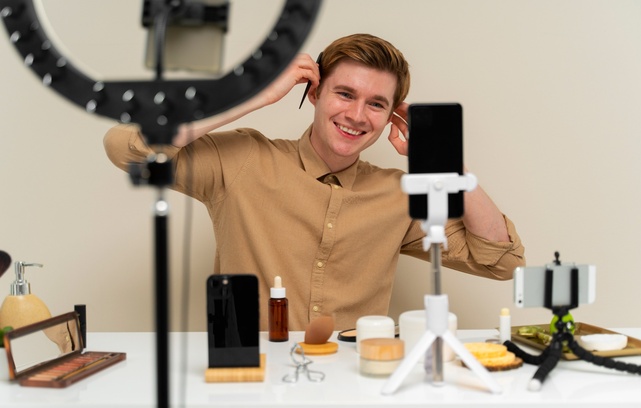 A Deep Dive into the Diverse Types of Influencer Marketing image